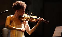 Avusturyalı müzisyen Phoebe Violet, Şanlıurfa'da konser verdi
