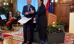 Atıl Kutoğlu’na Viyana’dan Onur Madalyası