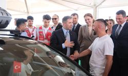Gurbetçileri Kapıkule'de Karşılayan Zafer Sırakaya: "Memleketinize Hoş Geldiniz"