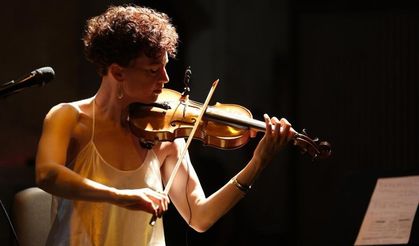 Avusturyalı müzisyen Phoebe Violet, Şanlıurfa'da konser verdi