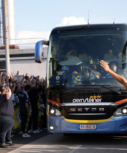Fenerbahçe, Avusturya Kampına Coşkulu Karşılama ile Başladı