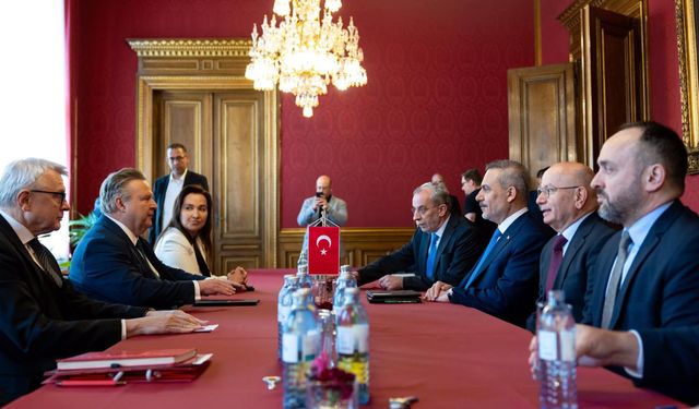 Bakan Fidan Viyana Eyalet Başbakanı Ludwig ile biraraya geldi