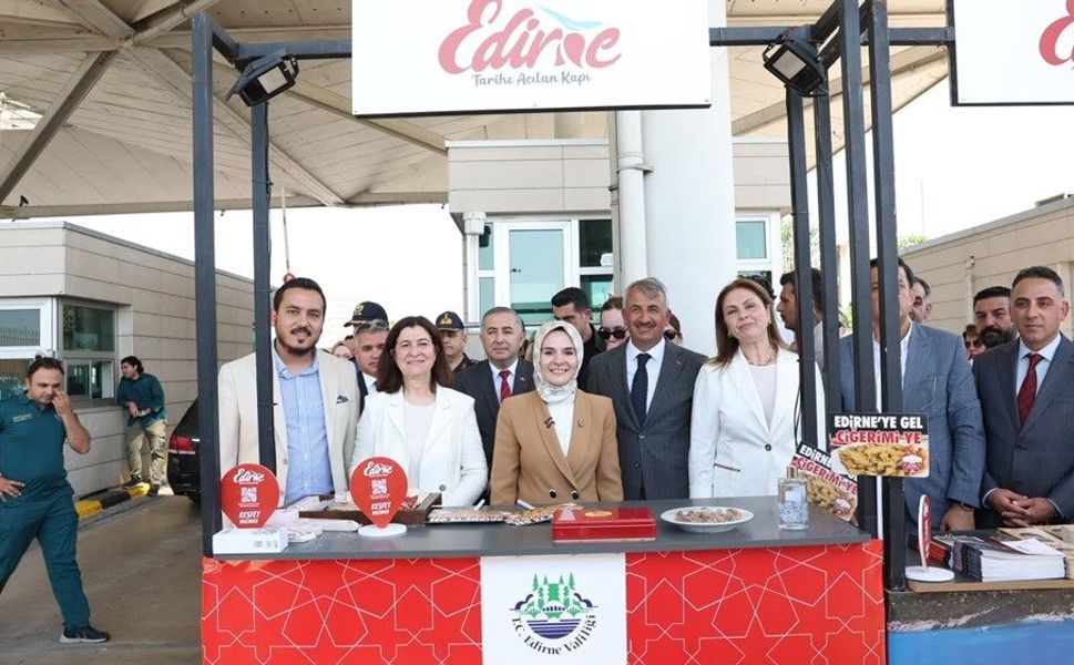Bakan Mahinur Özdemir Göktaş, Kapıkule'de Gurbetçileri Karşıladı